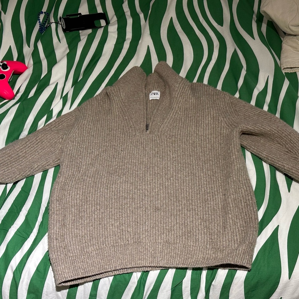 Zara Men's Zip Up Sweater in Tan